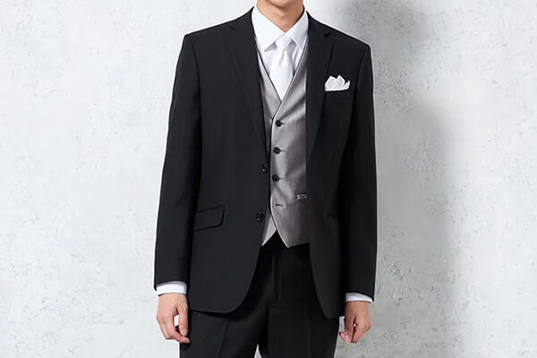 ブラックスーツ × シルバーベスト