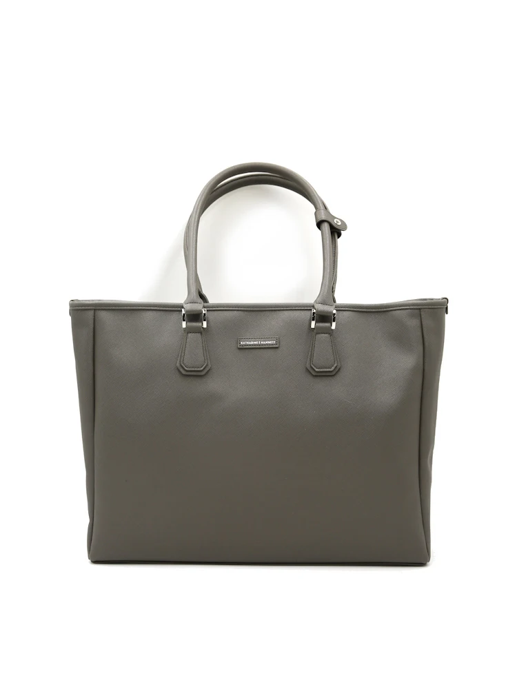 【KATHARINEEHAMNETT-キャサリン・イー・ハムネット-】トートバックサフィアーノ調PC収納可無地通年